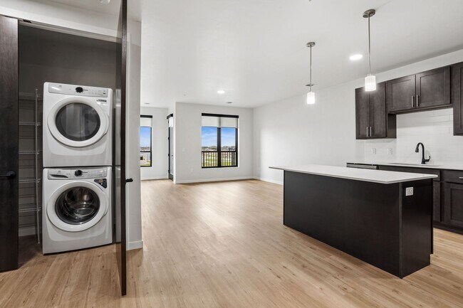 Interior Photo - Larsen Orchard Terrace