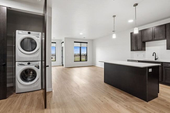 Interior Photo - Larsen Orchard Terrace