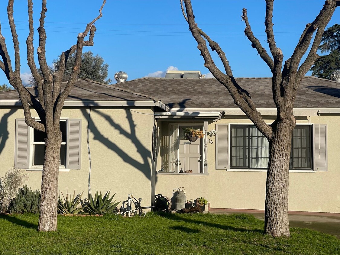 Building Photo - Nice home for rent in Visalia with a pool