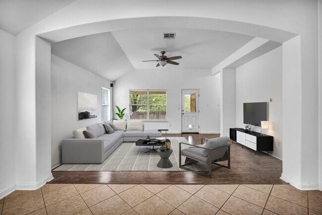 Foto del edificio - 10320 Big Thicket Dr