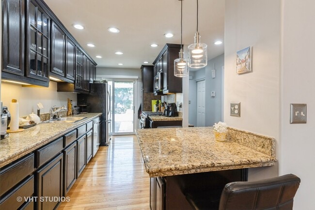 Building Photo - 1501 Topp Ln