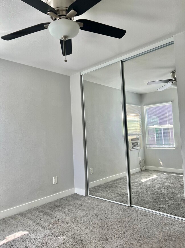 Foto del edificio - 10400 Gunn Ave