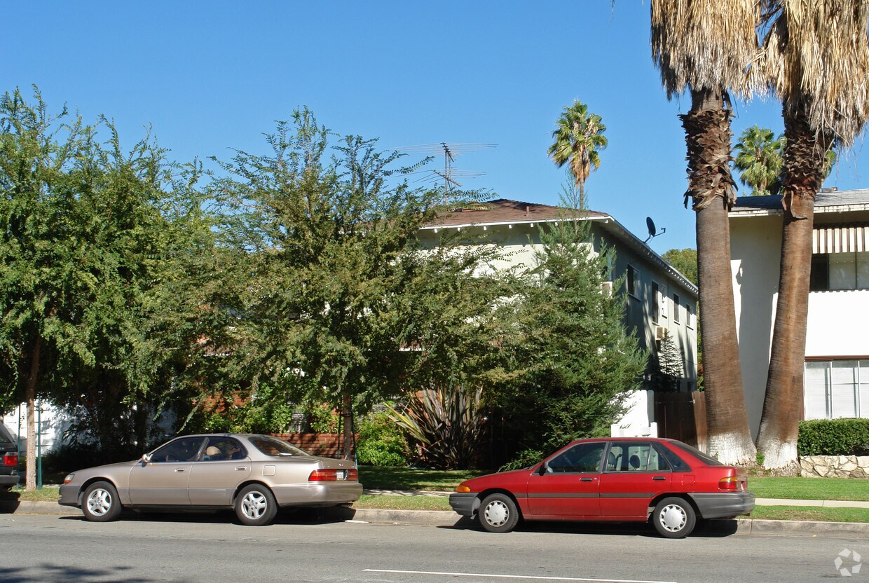 Foto del edificio - 5840 Coldwater Canyon Ave
