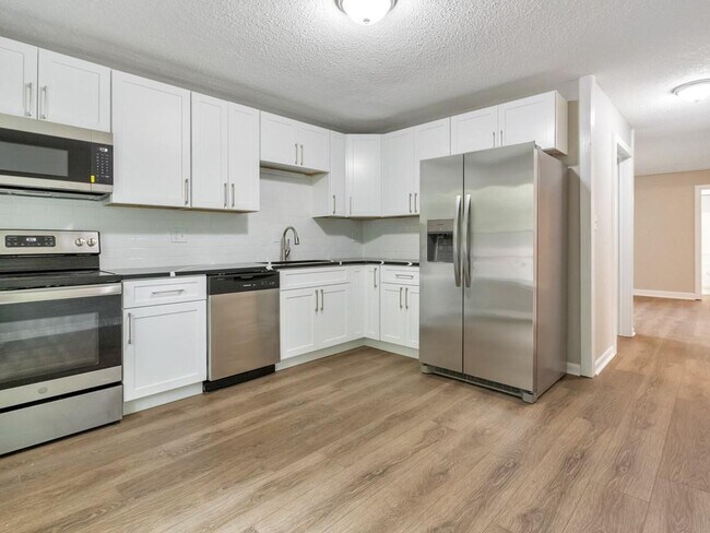 Foto del edificio - 9138 Clubhouse Dr