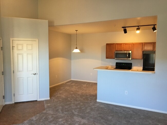 Building Photo - Beautiful Creekside at Parker Condominium!