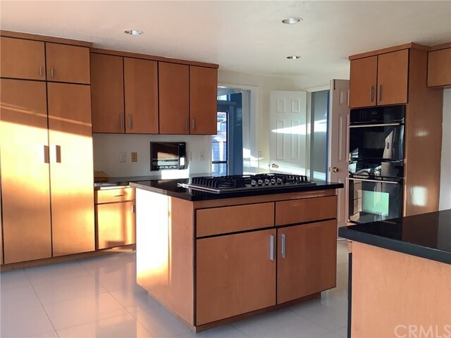 Building Photo - 2109 Saleroso Dr