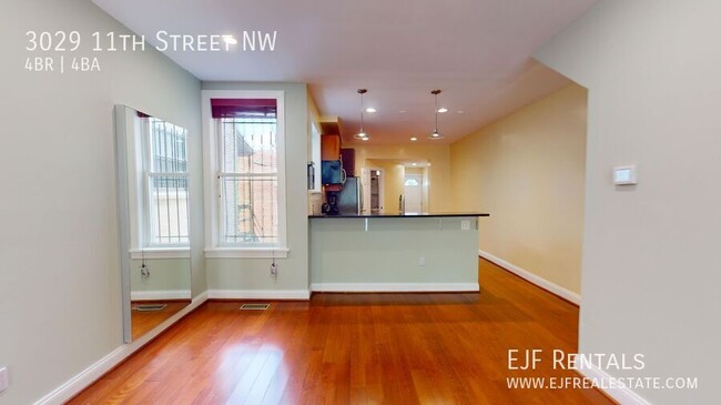 Foto del edificio - Columbia Heights Four Story Row home for R...