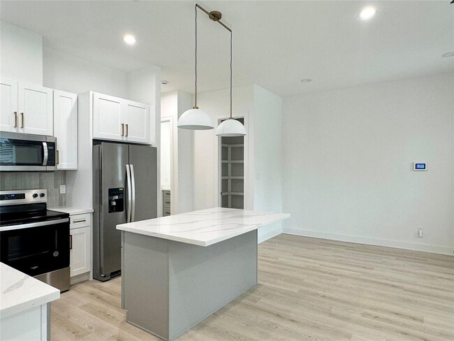 Foto del edificio - 6528 Weston St