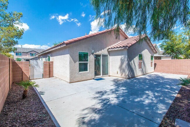 Foto del edificio - BEAUTIFUL SINGLE-STORY HOME LOCATED IN LAS VEGAS