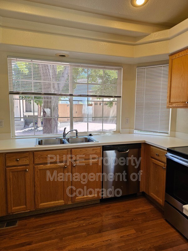 Building Photo - 1298 Braewood Avenue