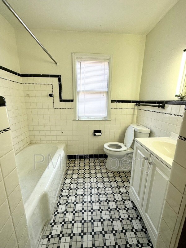 Building Photo - 4647a N 27th St