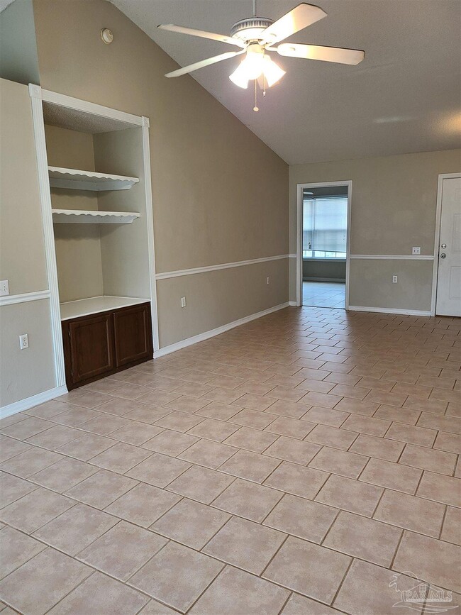 Foto del edificio - 708 Thornwood Pl