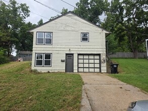 Building Photo - 1418 W Waldo Ave