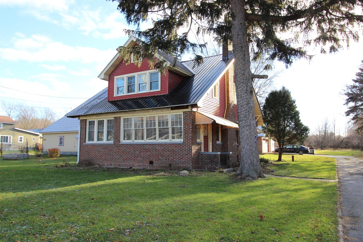 Primary Photo - 25028 NY-126