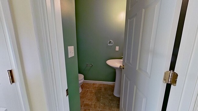 Building Photo - End Unit Townhouse