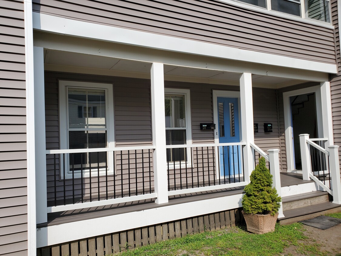 Entrance to Apt 101 - 484 Main St (Biddeford, ME)