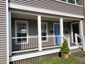 Building Photo - 484 Main St