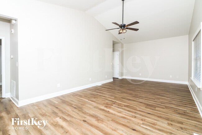 Foto del edificio - 260 Sterling Dr