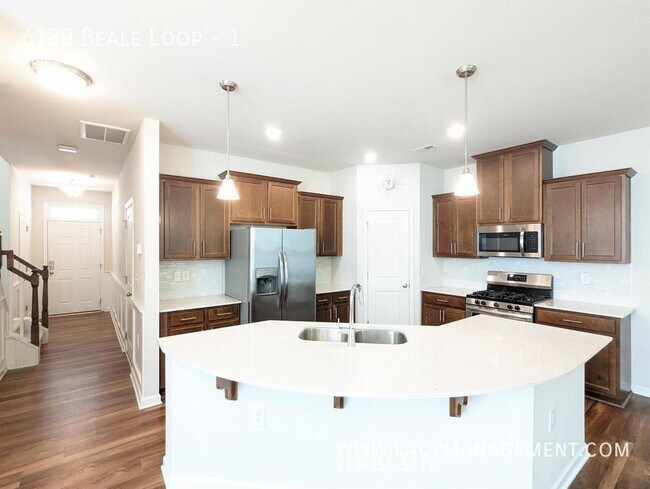 Foto del edificio - 6139 Beale Loop
