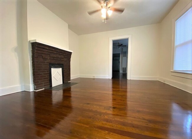 Foto del edificio - Updated 1 bed, 1 bath duplex unit close to...