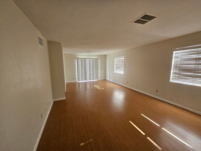 Foto del edificio - 3 Bedroom Home Located in Mohave Highlands