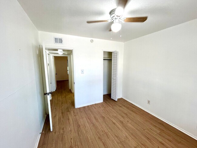 Building Photo - 520 Prado St