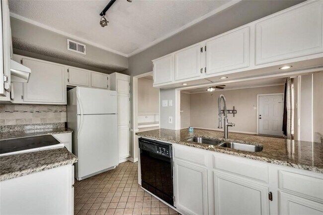 Foto del edificio - 8750 Park Ln