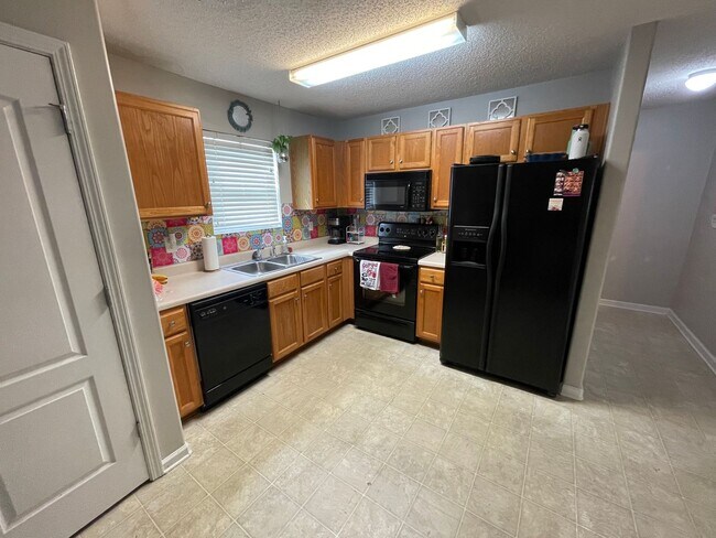Foto del edificio - BRIDGEWATER HOME! PRE-LEASING FOR AUGUST 2...