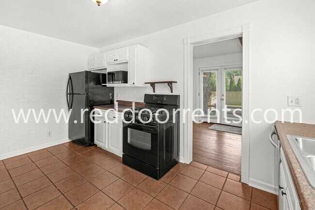 Building Photo - Charming 4-Bedroom Home in Indianapolis
