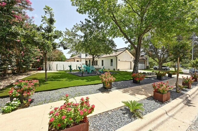 Building Photo - 3012 Rochelle Dr