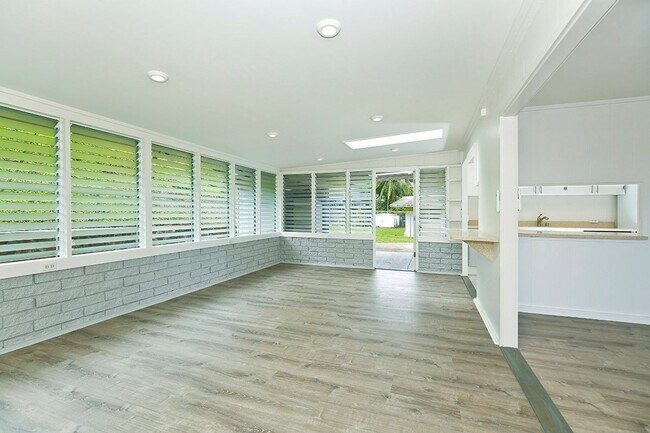 Building Photo - Kaneohe-Convenient, Centrally Located, Ren...