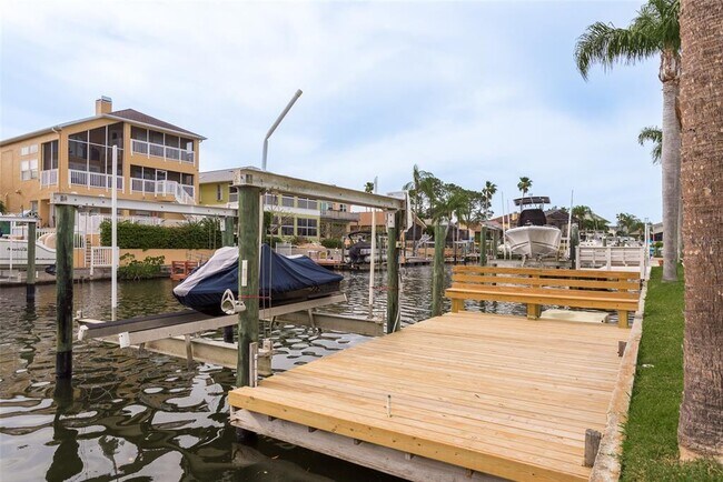 Building Photo - 6231 Bayside Dr