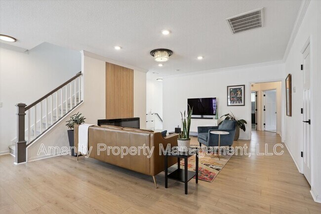 Foto del edificio - 2102 Promenade Ln