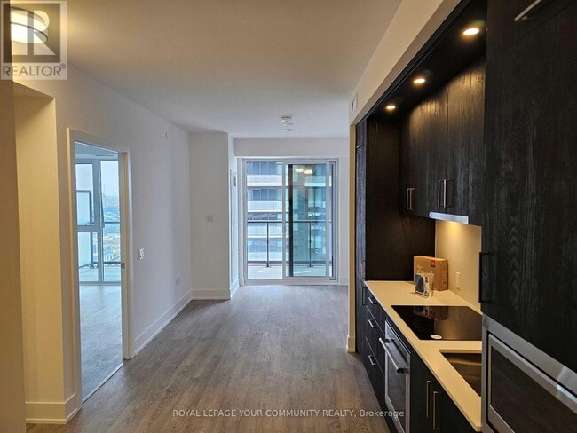 Photo du bâtiment - 10 Inn On The Pk Dr