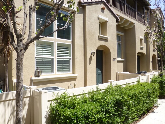 Building Photo - 416 W Linden Dr