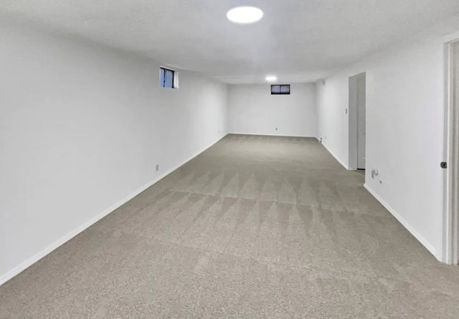 Building Photo - 2127 Saranac Dr