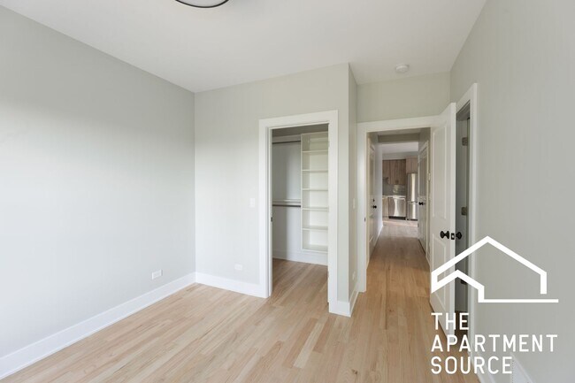 Foto del edificio - 2237 N Bissell St