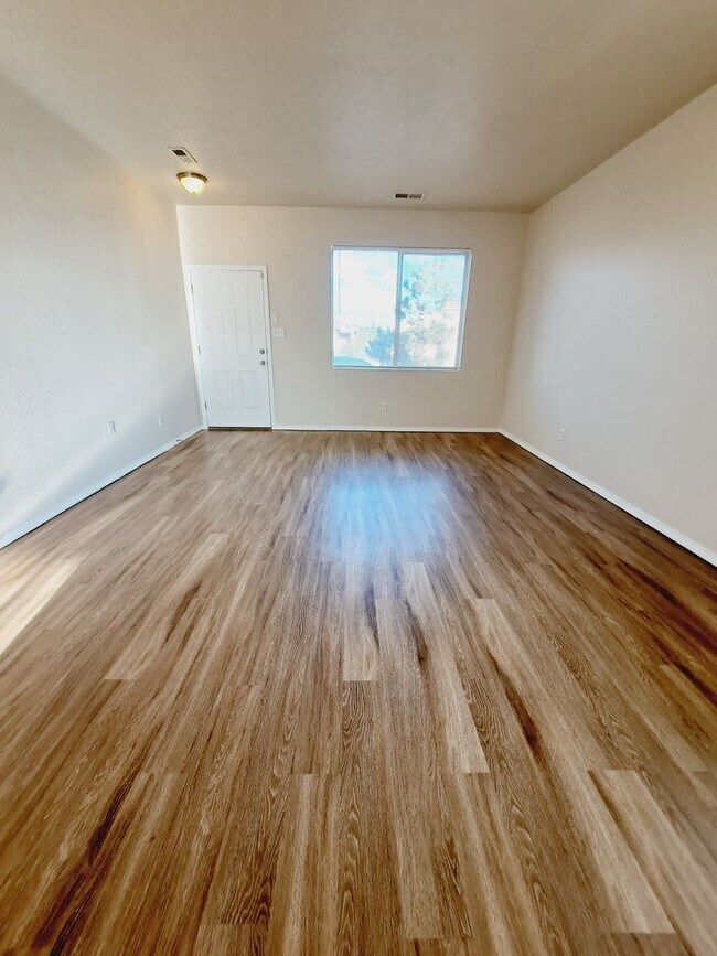 Foto del edificio - 3 bed 2.5 Bath in Huning Ranch.