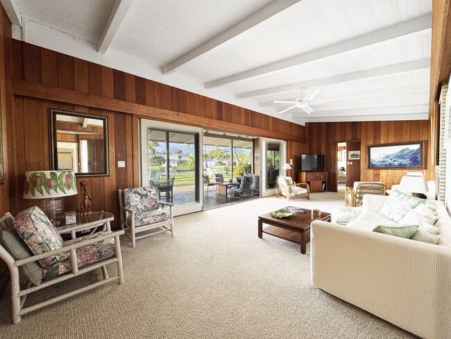 Foto del edificio - Furnished Kaimalino House Fronting Canal & Overlooking Kailua Bay