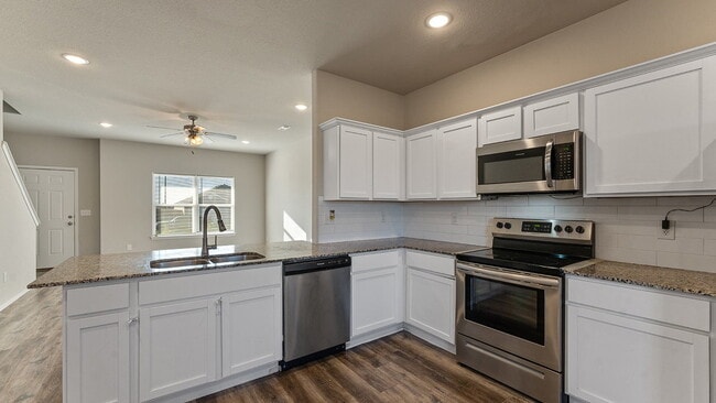 Building Photo - Elegant 4-Bedroom Home in Lakewood Crossing