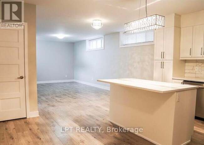 Photo du bâtiment - 982 Katia St.