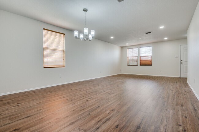 Foto del edificio - Live Large in Cedar Hill – 5BR with Pool &...