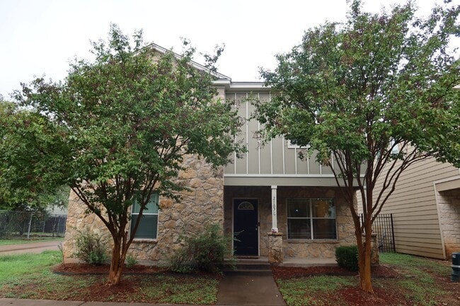 Building Photo - Now Pre-Leasing for Fall 2026–Spring 2027!