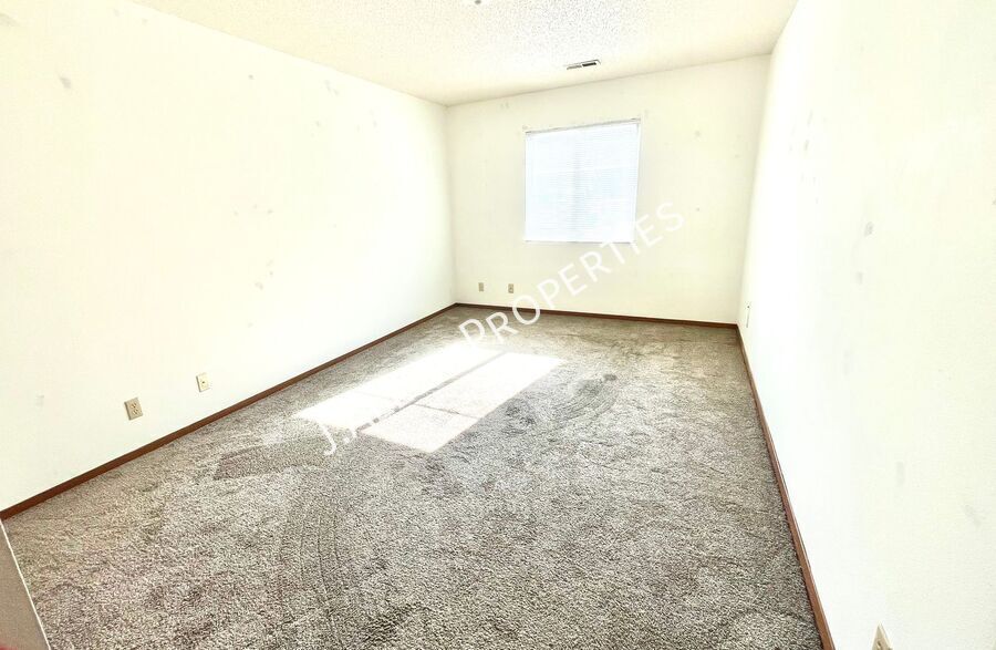 Building Photo - Spacious, Affordable 1 Bed