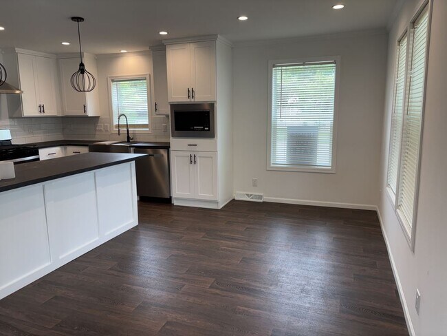 Building Photo - 352 Cimarron