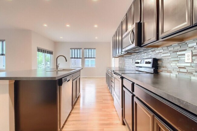 Building Photo - 15215 W 93rd Ave