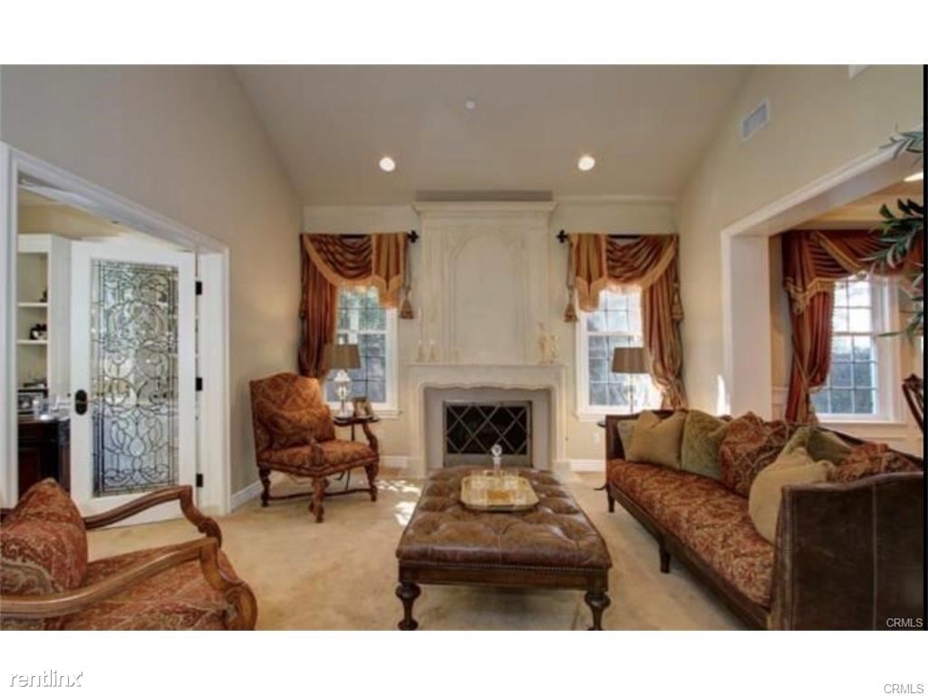 Primary Photo - 301 N Mayflower Ave