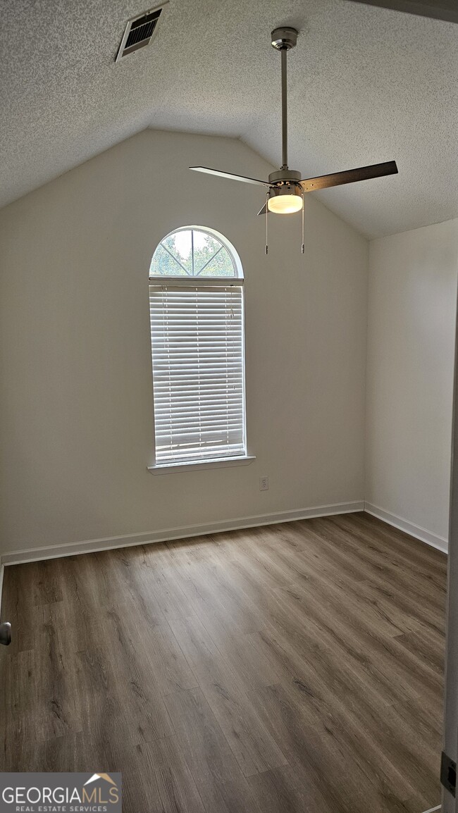 Building Photo - 210 Kentshire Ln