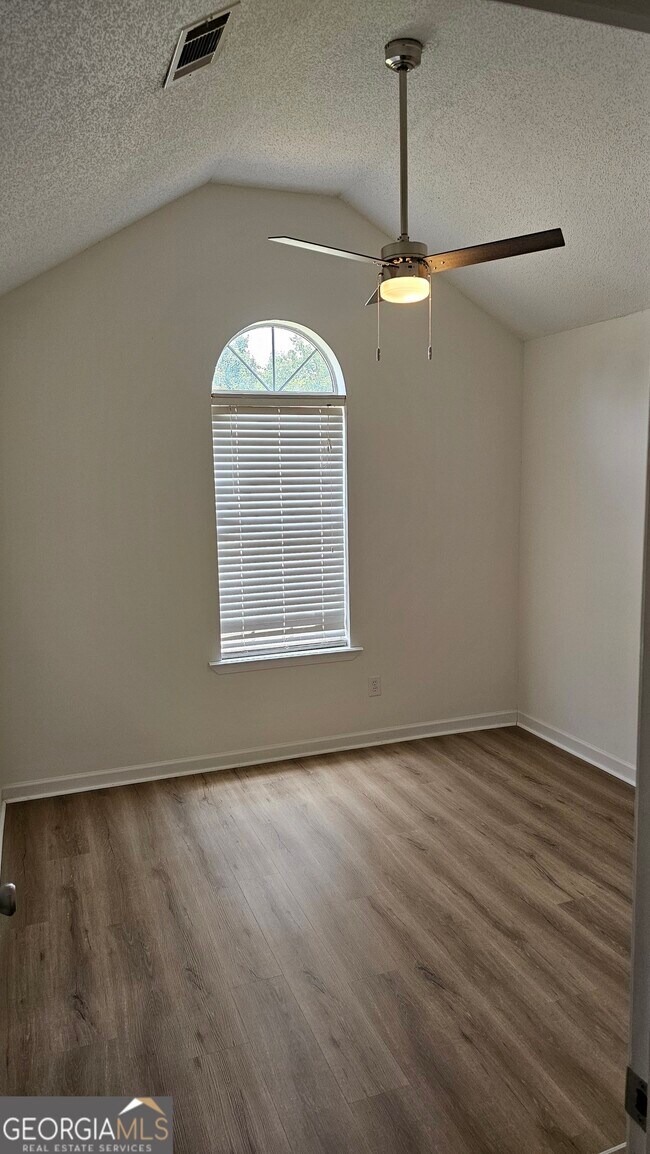 Foto del edificio - 210 Kentshire Ln