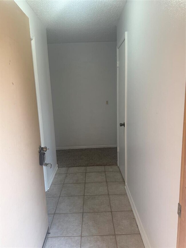 Building Photo - 315 Willow Pl